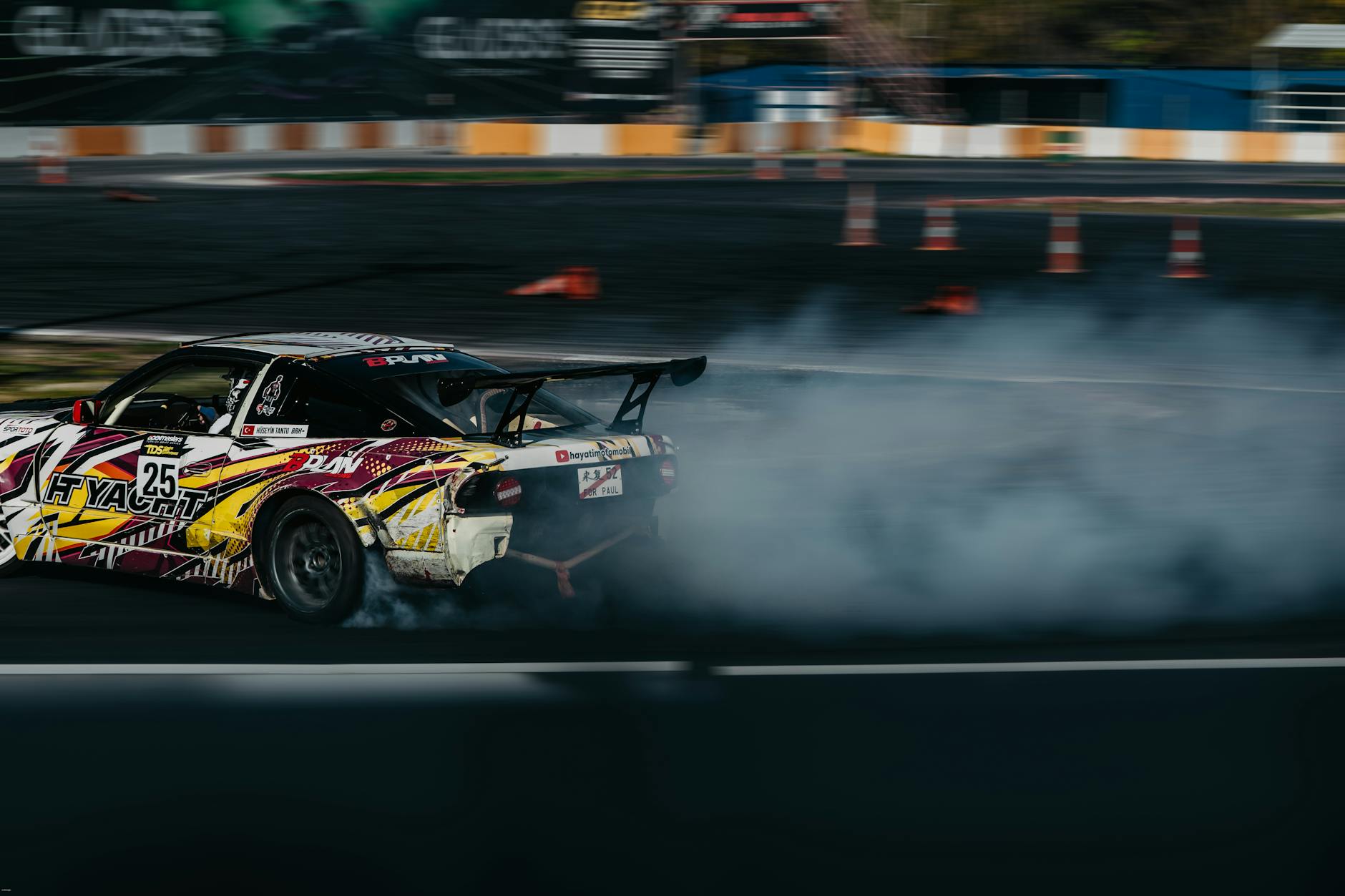Czy Lamborghini Huracán nadaje się na auto torowe dla amatora i ile to naprawdę kosztuje Lamborghini Huracán w kontrolowanym drifcie na torze wyścigowym